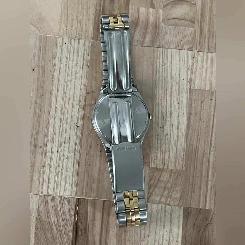Seiko SQ Vintage Men’s Watch Gray Dial Two-Tone Bracelet Day Date Windows